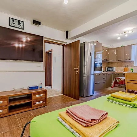 By The Sea - 10051 Korčula