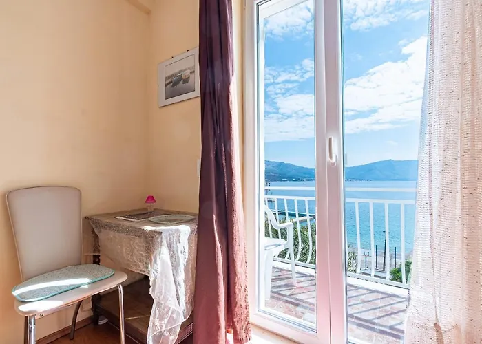 Apartment By The Sea - 10051